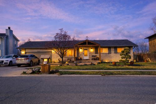 10564 S Weeping Willow Dr, Sandy, UT, 84070-4242 | Card Image