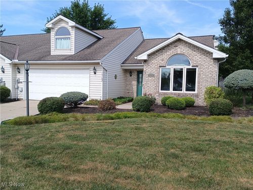 15162 Trails Lndg, Strongsville, OH, 44136-8255 | Card Image