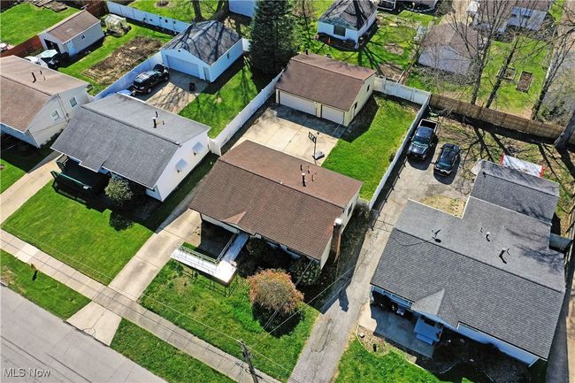 Aerial view with a residential view | Image 47
