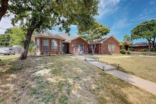 1247 Cross Creek Dr, Kennedale, TX, 76060-6037 | Card Image