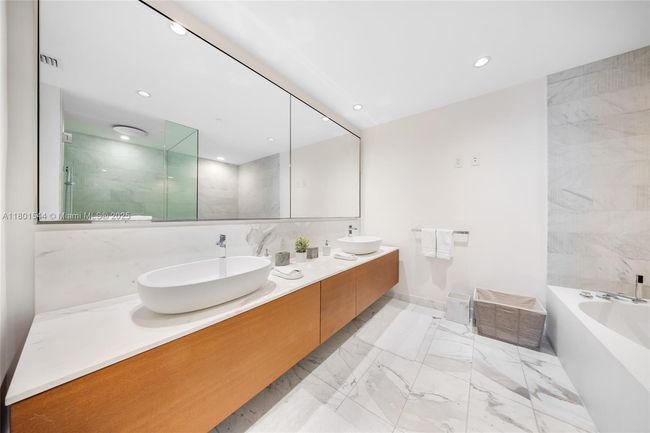 UNIT-305 - 10201 Collins Ave, Condo with 2 bedrooms, 3 bathrooms and null parking in Bal Harbour FL | Image 33
