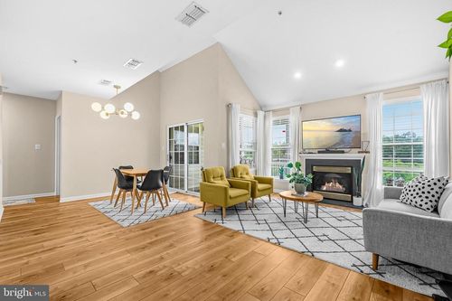 303-43134 Watercrest Sq, CHANTILLY, VA, 20152-5354 | Card Image