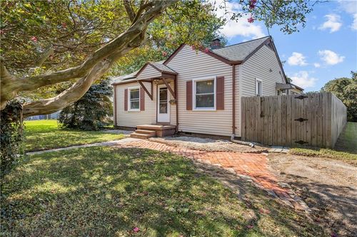 73 Greeneland Blvd, Portsmouth, VA, 23701-2055 | Card Image
