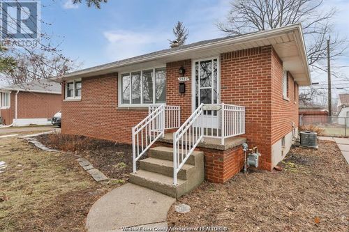 main-3580 Mckay, Windsor, ON, N9E2R9 | Card Image