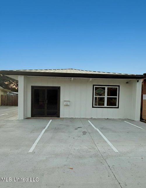 1429 Market St, Pascagoula, MS, 39567-6680 | Card Image