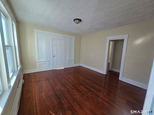 75 Alma St, Waterbury, CT, 06705-2006 | Card Image