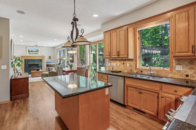 Wonderful layout of every day living and entertaining | Image 6