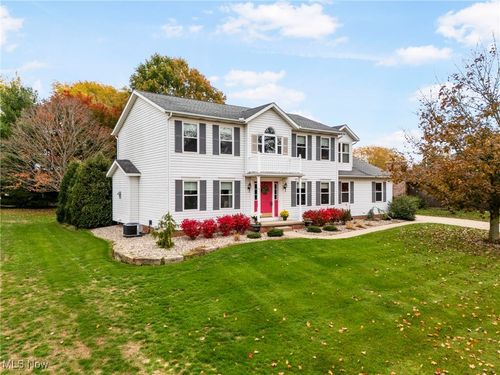 1905 Hampshire Cir Nw, Uniontown, OH, 44685-8236 | Card Image