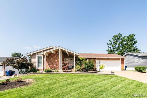2016 Brutus Court, Fenton, MO, 63026 | Card Image