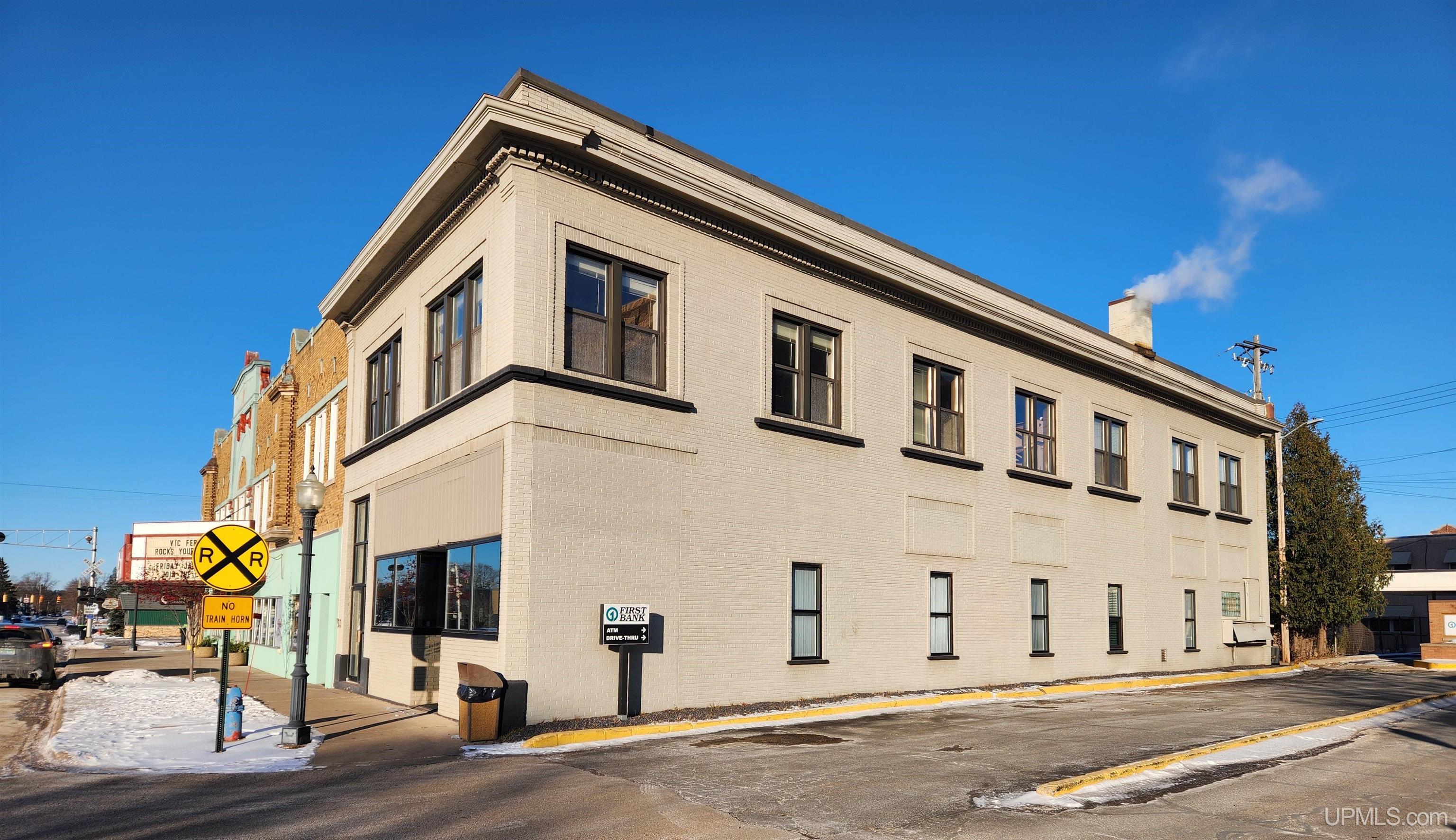 110 E B St, Iron Mountain, MI 49801