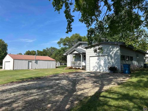 608 S 4th St, Madison, KS, 66860-9538 | Card Image