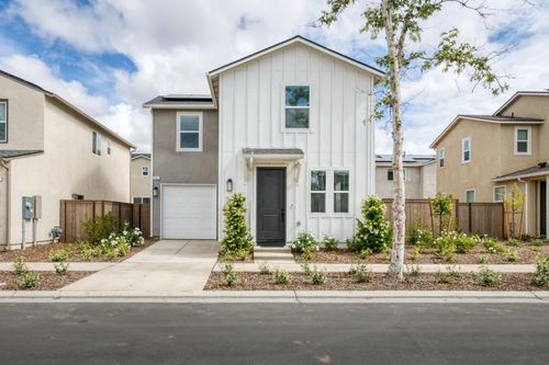 787 Laina Ave, Madera, CA, 93636-6584 | Card Image