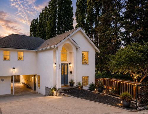 840 Tillicum Rd, Esquimalt, BC, V9A7L8 | Card Image
