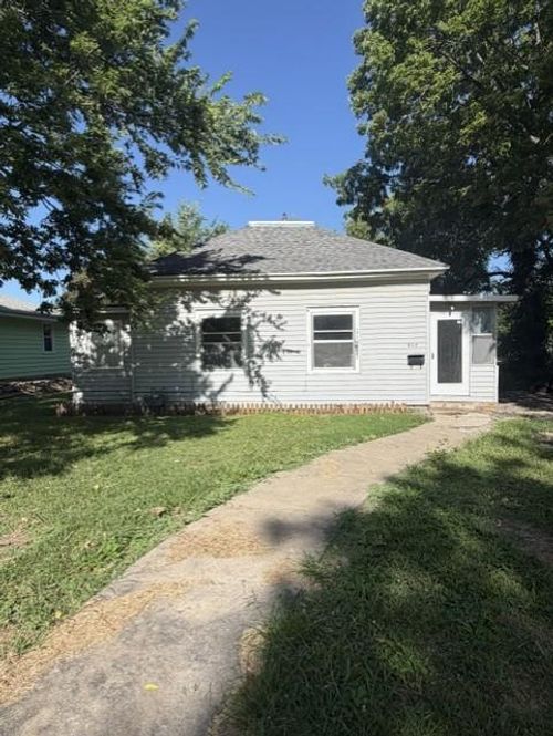 604 N 3rd St, Burlington, KS, 66839-1212 | Card Image