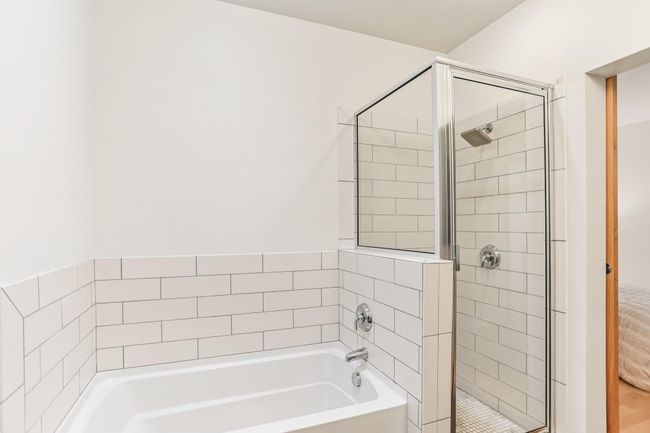18-web-or-mls-W Lake St 305-S0709-018.jpg | Image 12