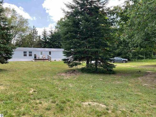 10694 Freeman Rd, Mesick, MI, 49668-9593 | Card Image