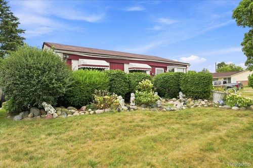 218 Gage St, Pontiac, MI, 48342-1641 | Card Image