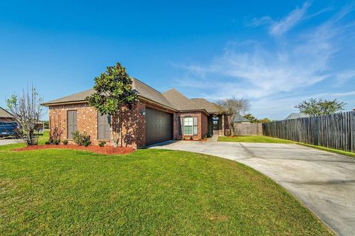 100 Lake Olivia Dr, Thibodaux, LA, 70301-1628 | Card Image