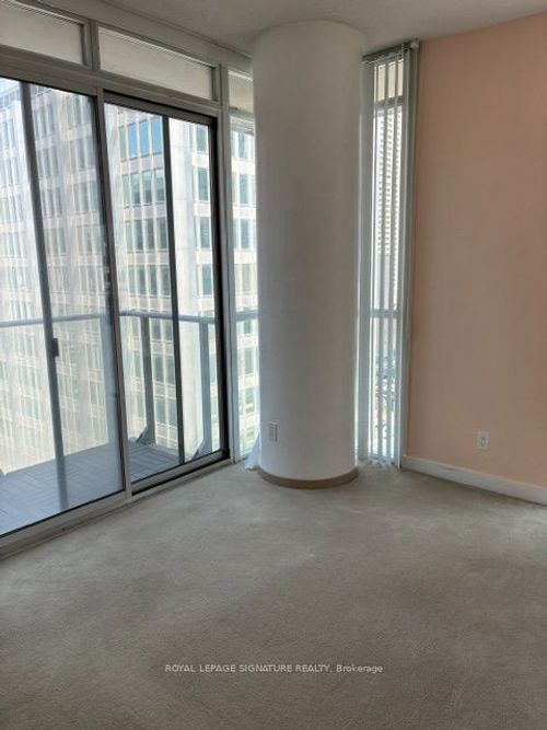 1307-126 Simcoe St, Toronto, ON, M5H4E6 | Card Image
