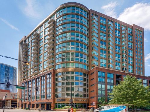 1101-600 Kingsbury St, Chicago, IL, 60654-8122 | Card Image