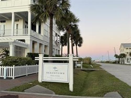 722 & 726 Ramsar Rd, Galveston, TX, 77550-3356 | Card Image