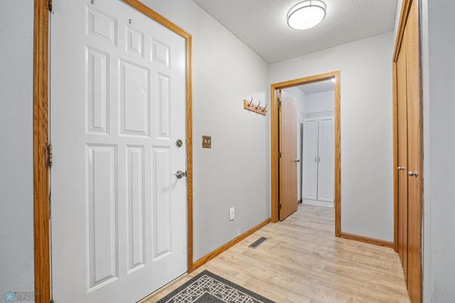 Garage Entry | Image 23