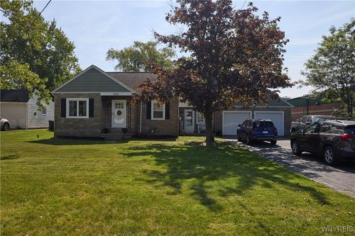 6531 Michael Rd, Orchard Park, NY, 14127-1207 | Card Image