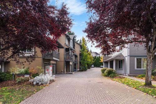 3-1405 Mallek Cres, Victoria, BC, V8T0A3 | Card Image