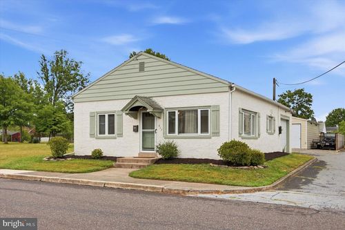 613 W Race St, STOWE, PA, 19464-3738 | Card Image