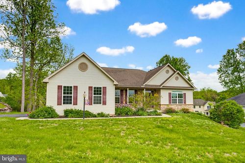 3 Courtney Rea Cir, READING, PA, 19606-3072 | Card Image