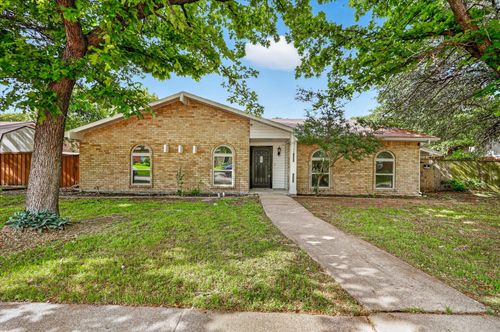 2106 Butterfield Trl, Grand Prairie, TX, 75052-1511 | Card Image