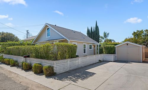 2203 Parkway Dr, SANTA BARBARA, CA, 93105-4226 | Card Image