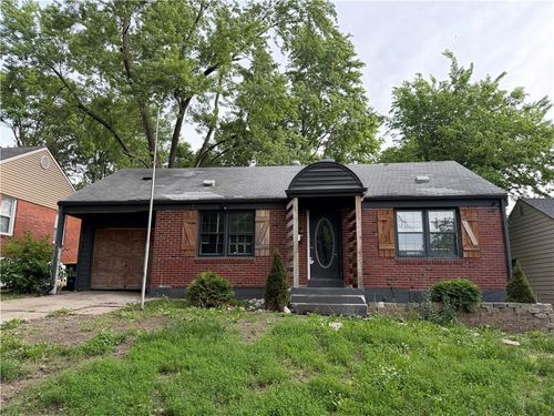 20 W Pocahontas Ln, Kansas City, MO, 64114-3022 | Card Image