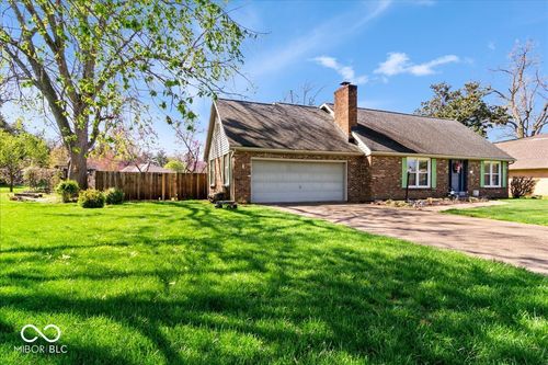 10533 Williamsburg Dr, Newburgh, IN, 47630-9402 | Card Image