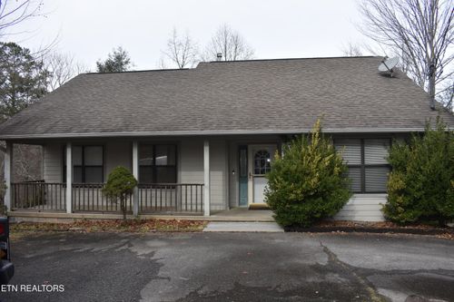 273 Stott Ln, Gatlinburg, TN, 37738-5725 | Card Image