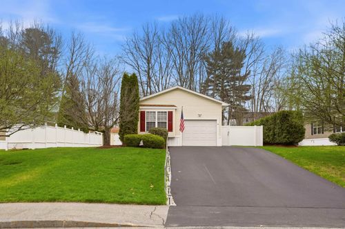 16 Shilah Dr, Derry, NH, 03038-7282 | Card Image