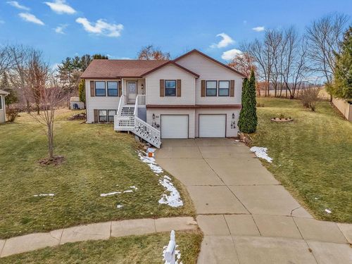 311 Spruce Court, Baraboo, WI, 53913 | Card Image