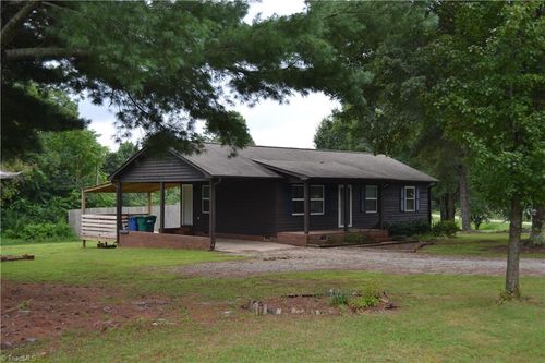 155 Oak Rd, Mayodan, NC, 27027-8152 | Card Image