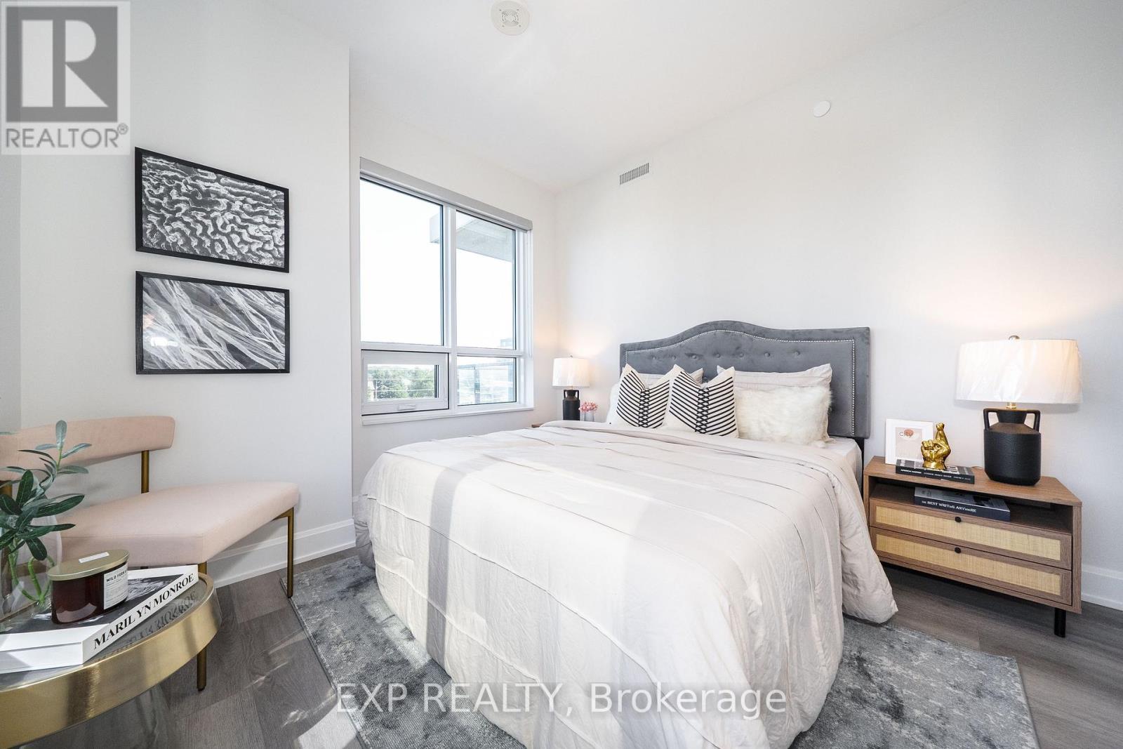 Residential in Markham (Commerce Valley) 4