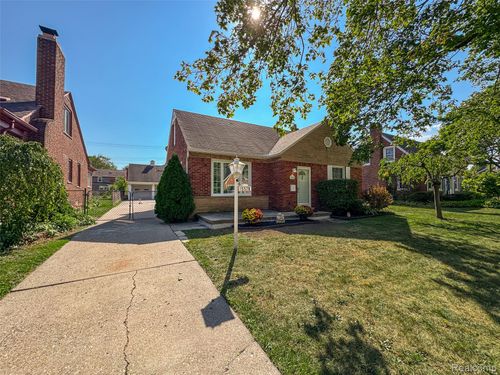 15520 Deerfield Ave, Eastpointe, MI, 48021-1610 | Card Image