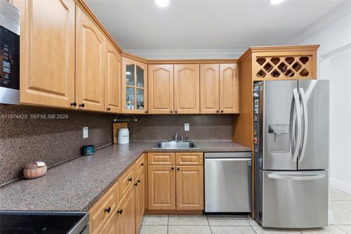d202-7700 Camino Real, Miami, FL, 33143 | Card Image
