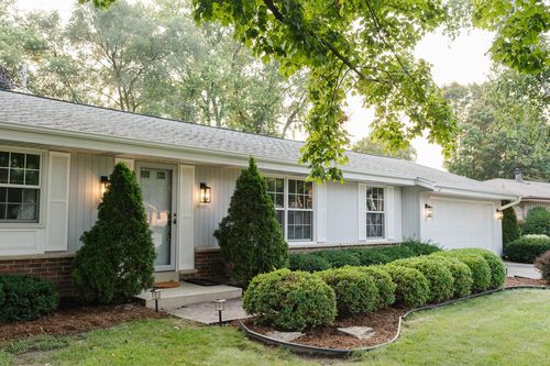 2465 Castle Court, Brookfield, WI, 53045 | Card Image