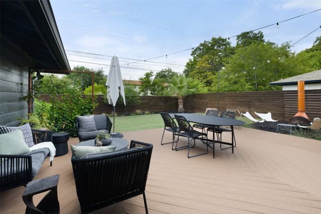 Trex decking and fire pit area great for entertaining! | Image 37