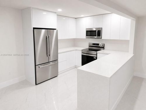 101-28-479 Ne 210th Circle Ter, Miami, FL, 33179-1870 | Card Image