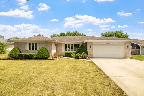 1006 Grandview Dr, New Lenox, IL, 60451-2329 | Card Image