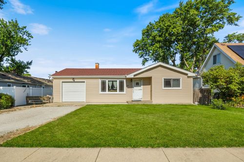 8116 Leamington Ave, Burbank, IL, 60459-2143 | Card Image