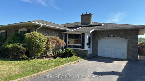 upper-6844 Stokes St, Niagara Falls, ON, L2G2H3 | Card Image