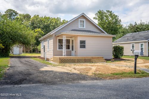 1001 Parsonage St, Elizabeth City, NC, 27909-3301 | Card Image