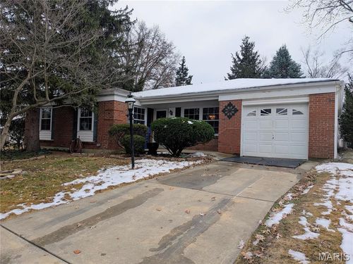 2590 Hackney Dr, Florissant, MO, 63033-2314 | Card Image