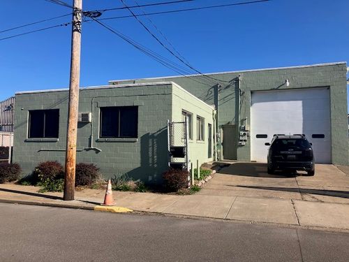 865 2nd Ave, Coraopolis, PA, 15108-3913 | Card Image